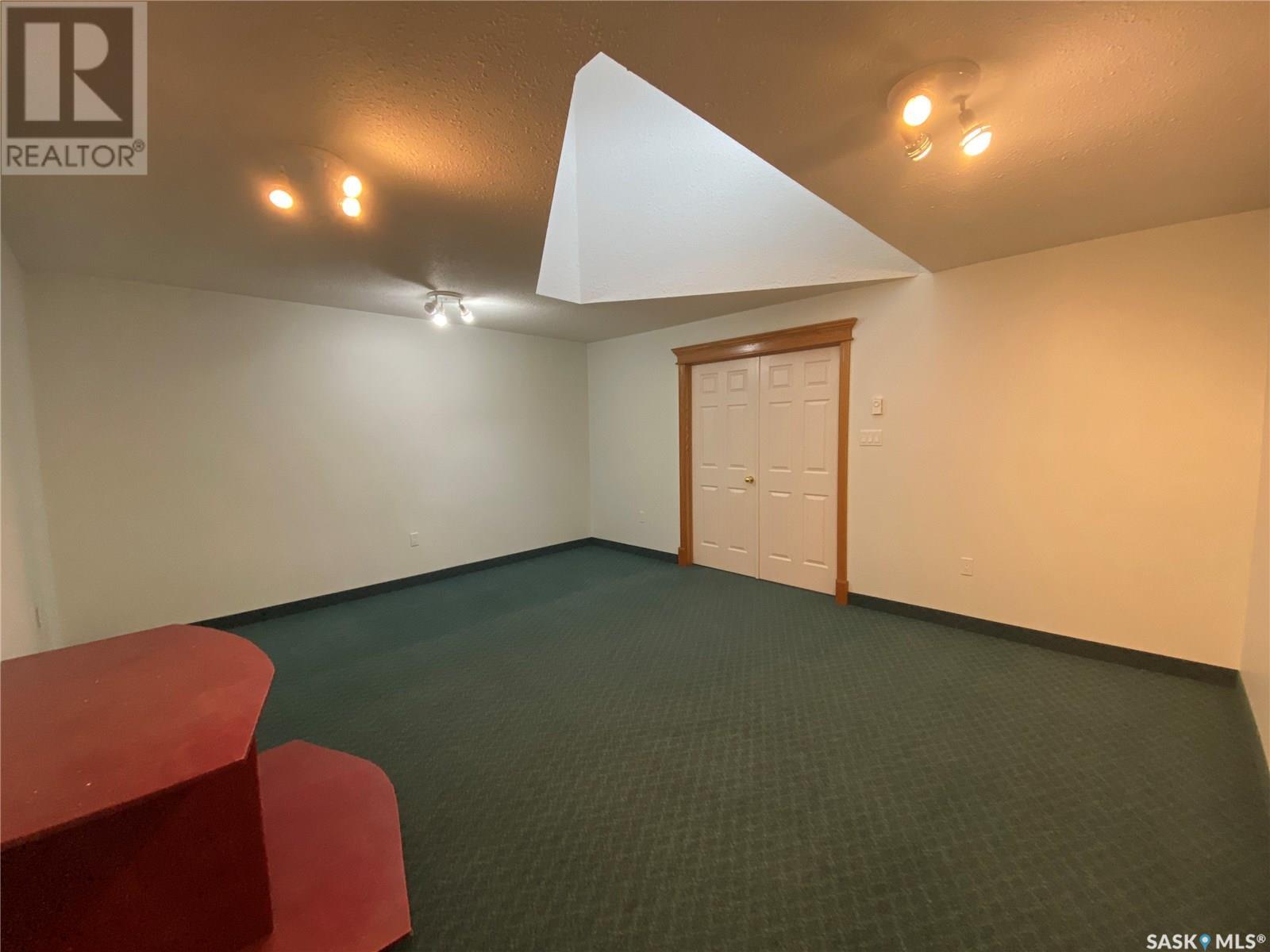 508 La Ronge Avenue Property Photo 15