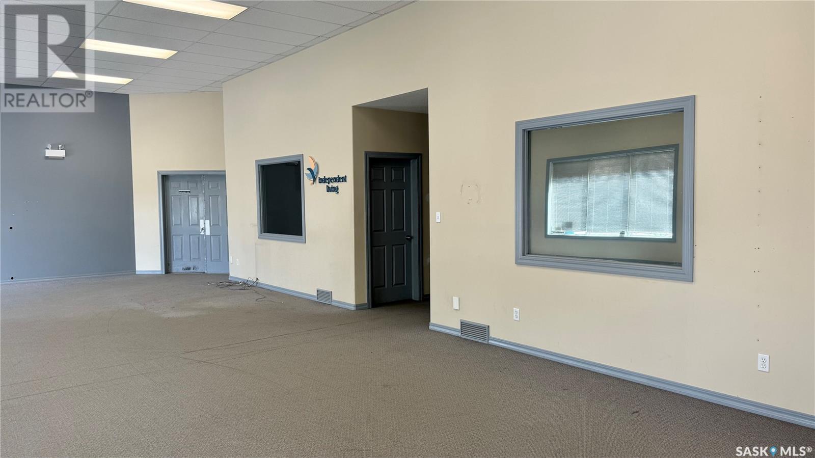 3870 Eastgate Drive E Property Photo 4