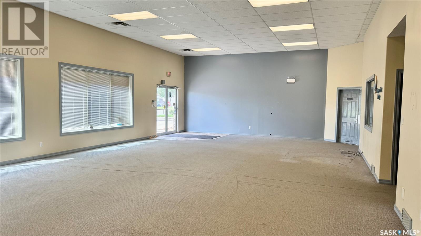 3870 Eastgate Drive E Property Photo 5