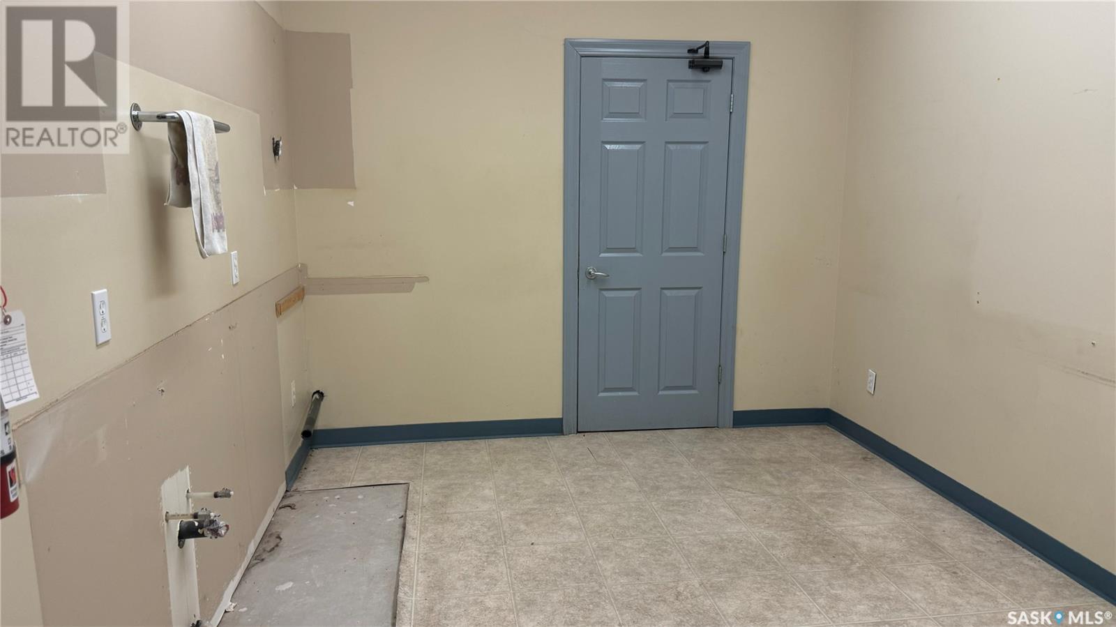 3870 Eastgate Drive E Property Photo 12