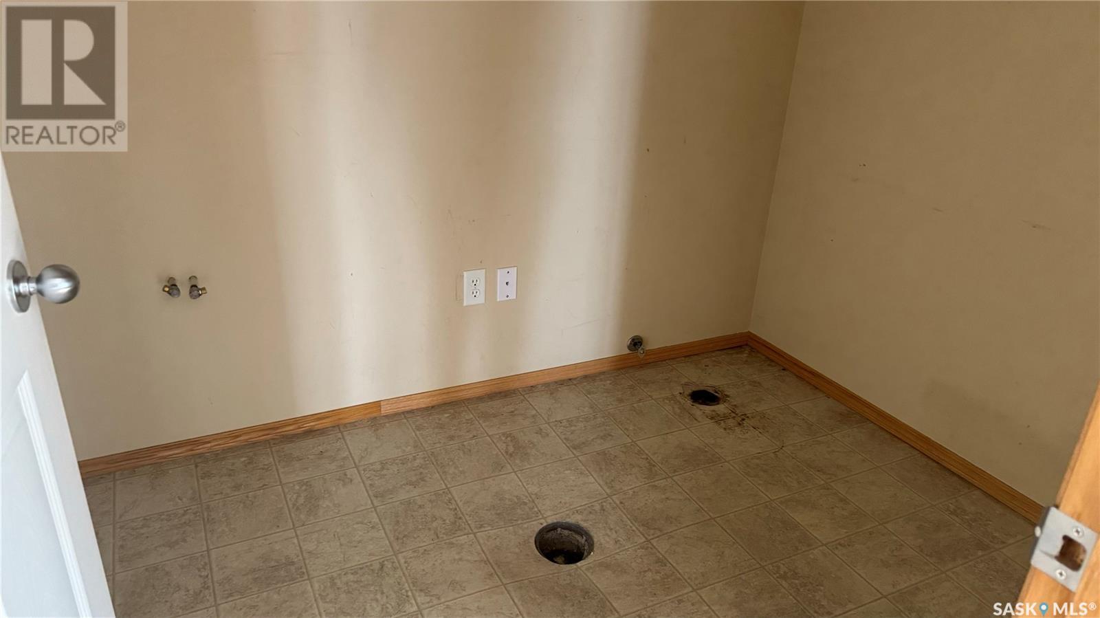 3870 Eastgate Drive E Property Photo 13