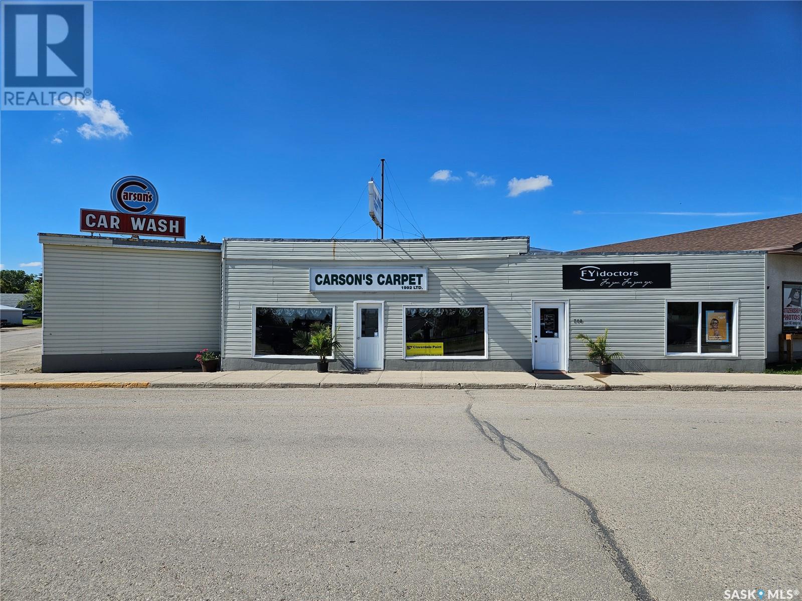 712 Railway Street Property Photo 1