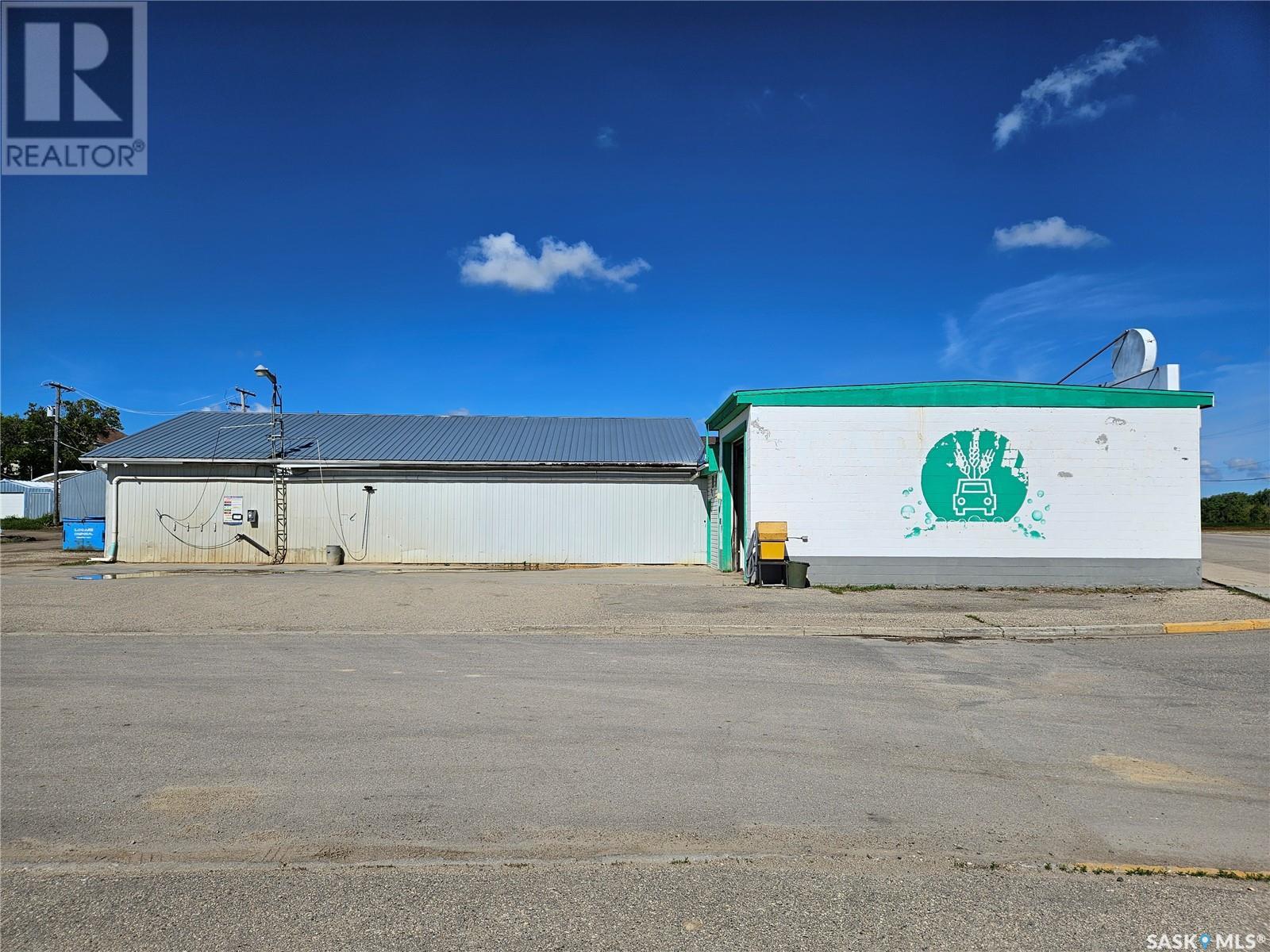 712 Railway Street Property Photo 2