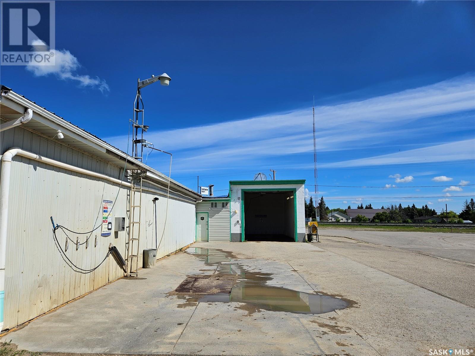712 Railway Street Property Photo 3