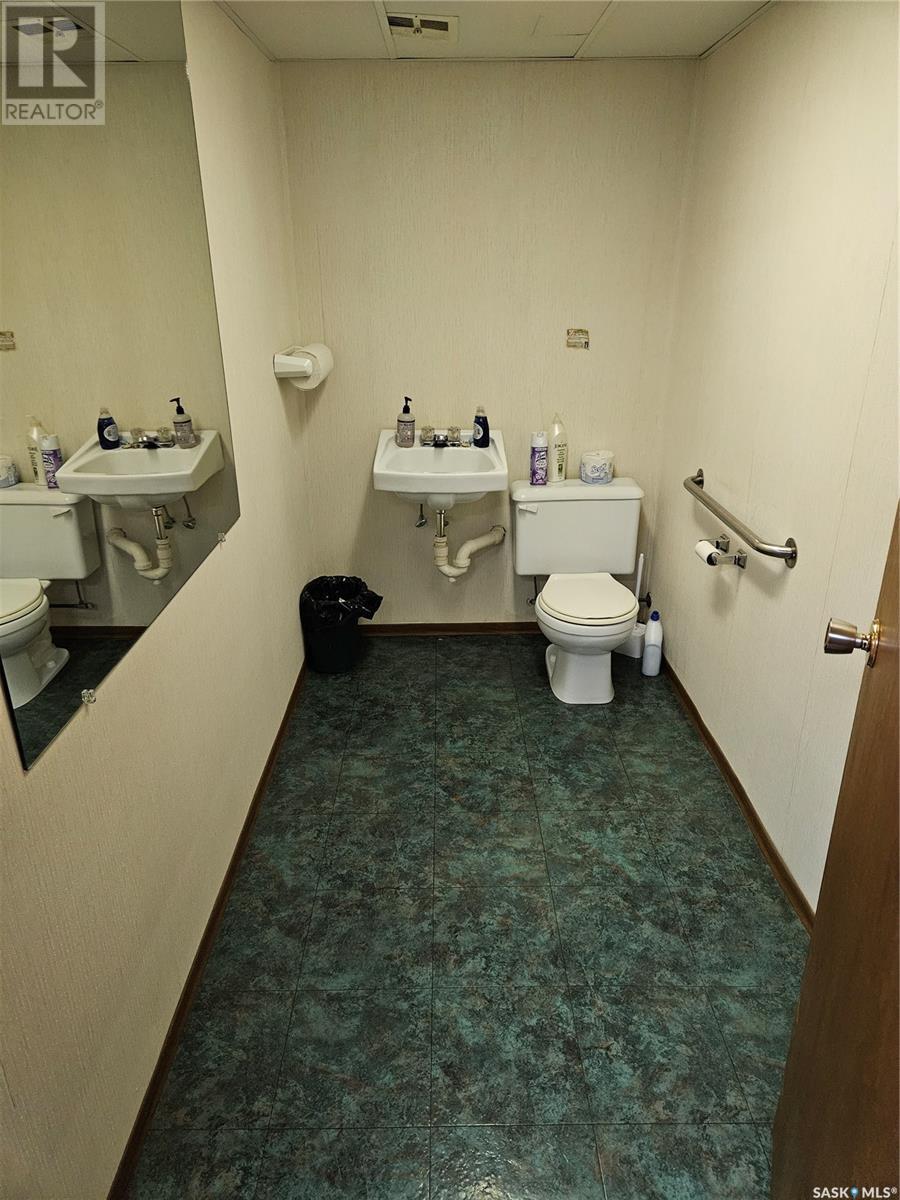 712 Railway Street Property Photo 17