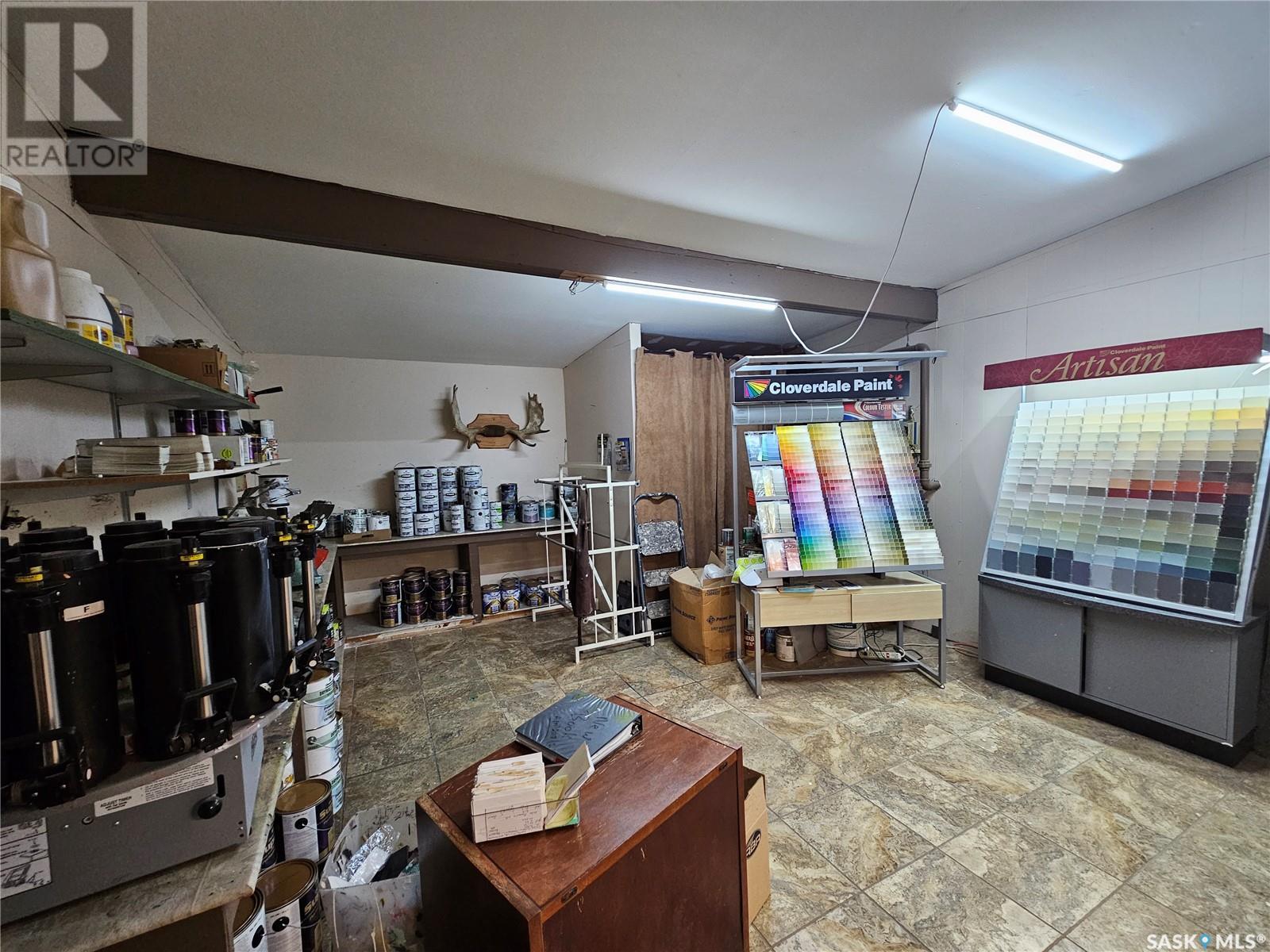 712 Railway Street Property Photo 28