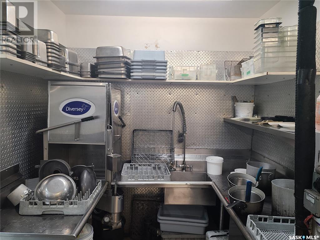 101 Railway Avenue W Property Photo 32