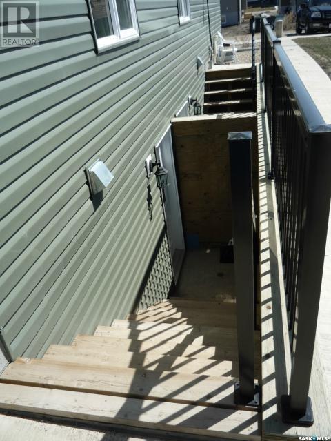 3 201 Carlyle Avenue Property Photo 2