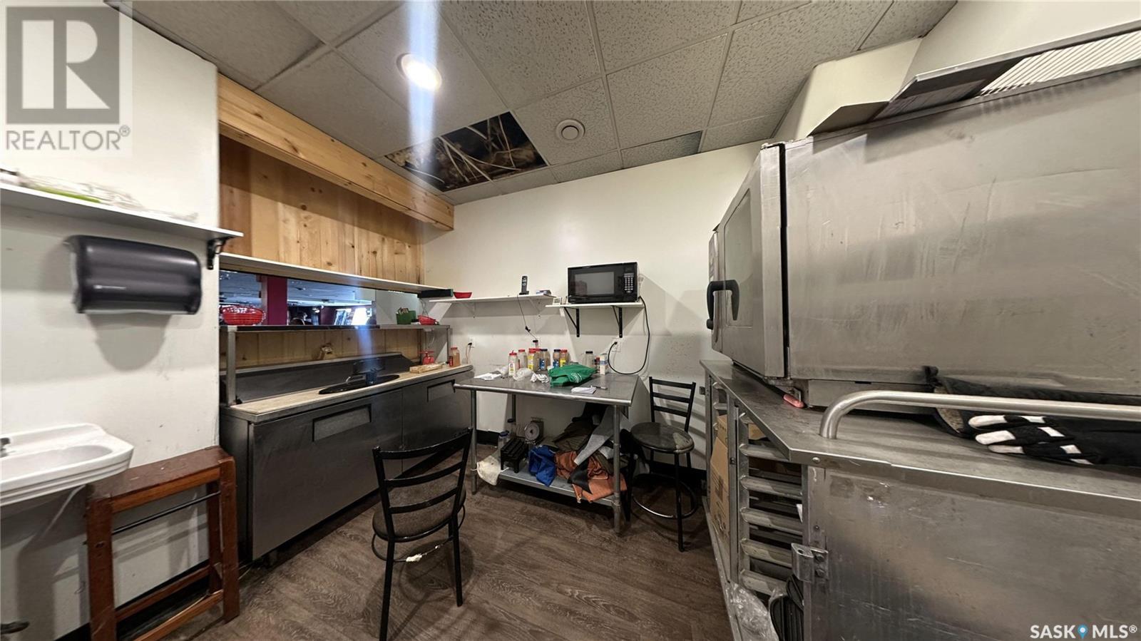 140 1527 Idylwyld Drive N Property Photo 15