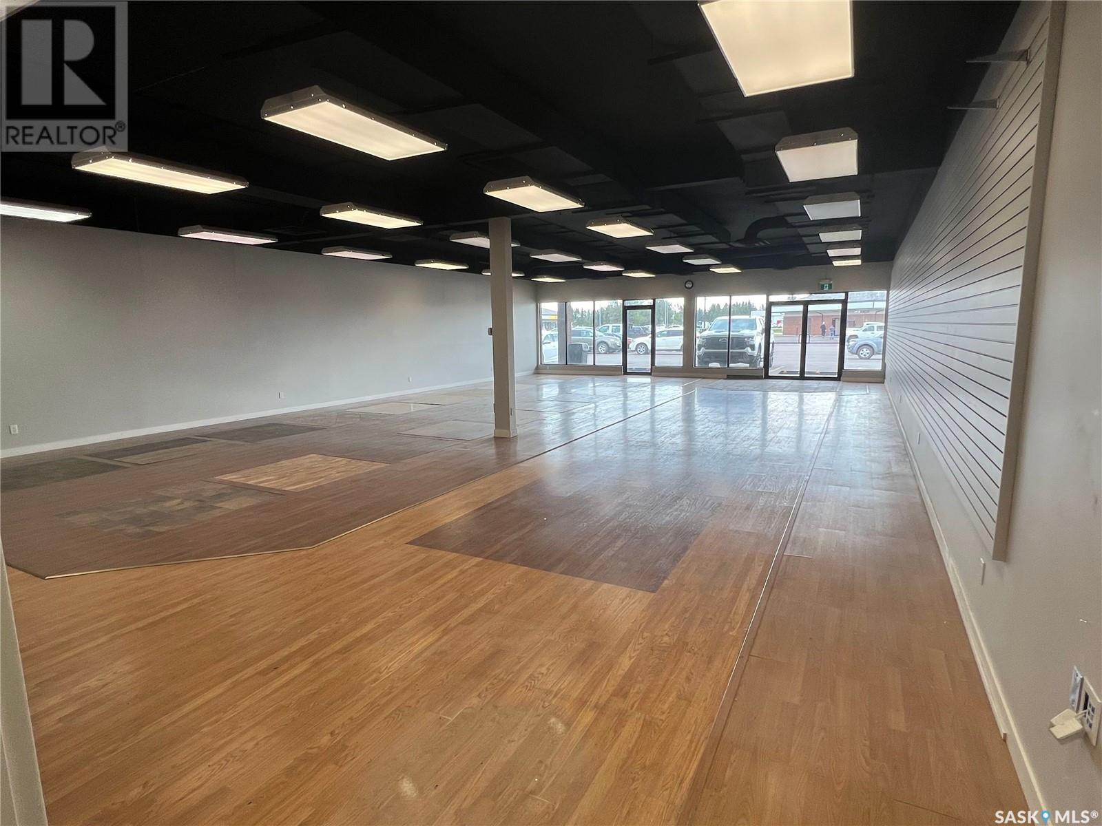 4 385 Broadway Street E Property Photo 3