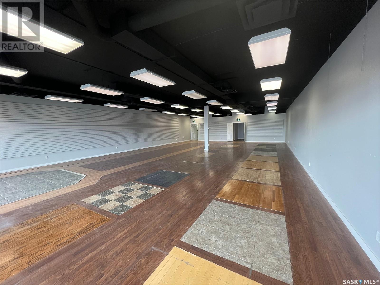 4 385 Broadway Street E Property Photo 4