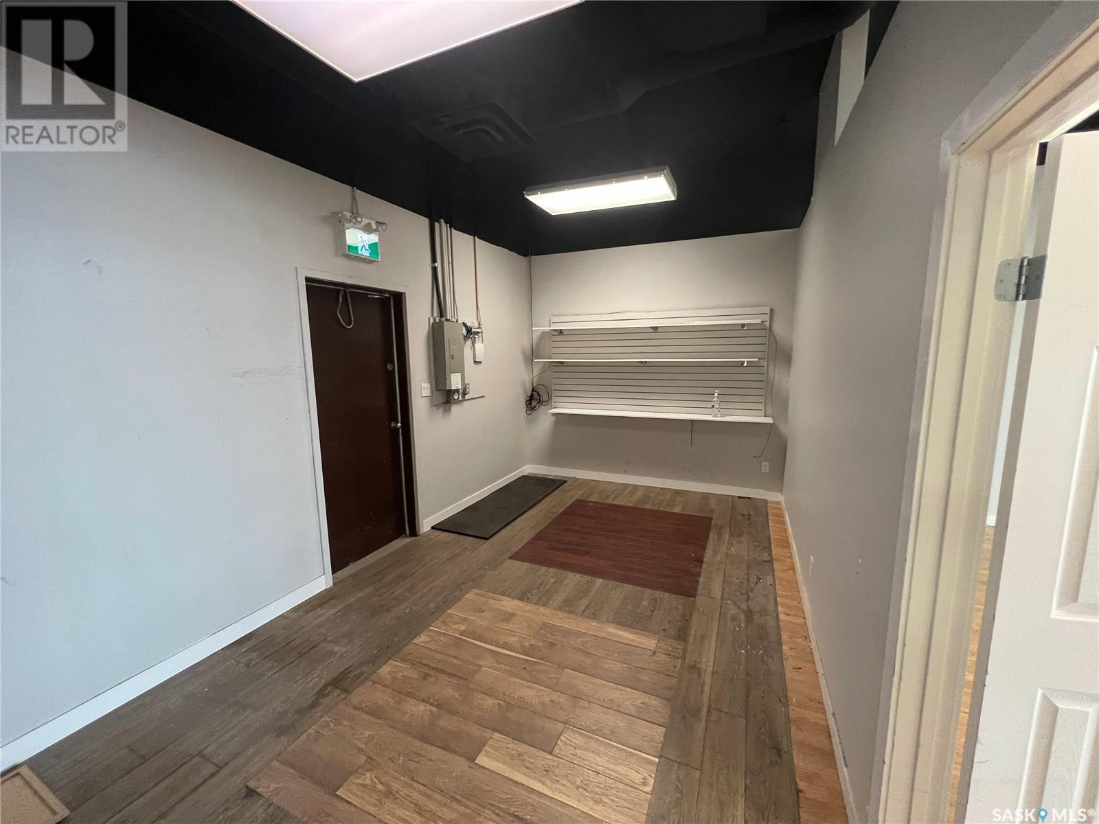 4 385 Broadway Street E Property Photo 5