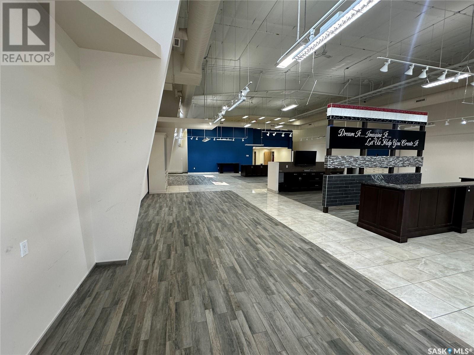 2 464 Broadway Street E Property Photo 6