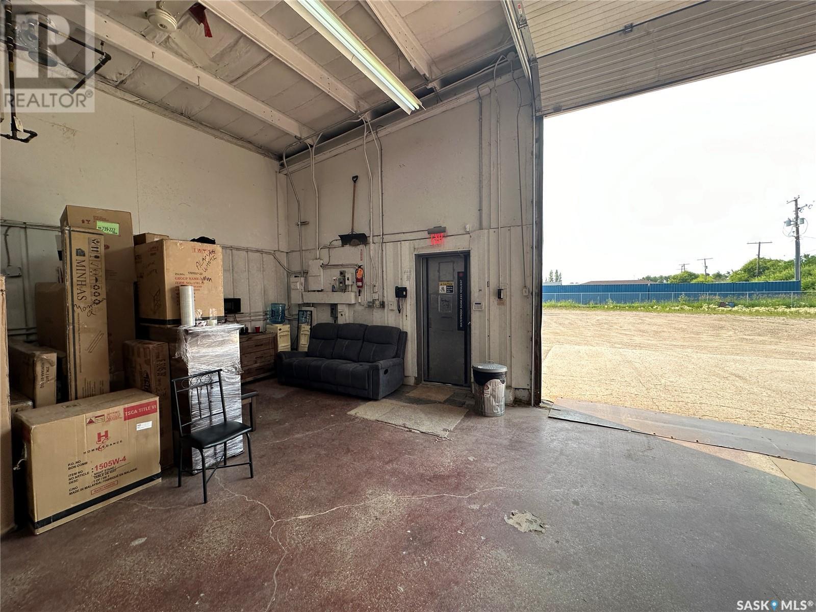 2 464 Broadway Street E Property Photo 15