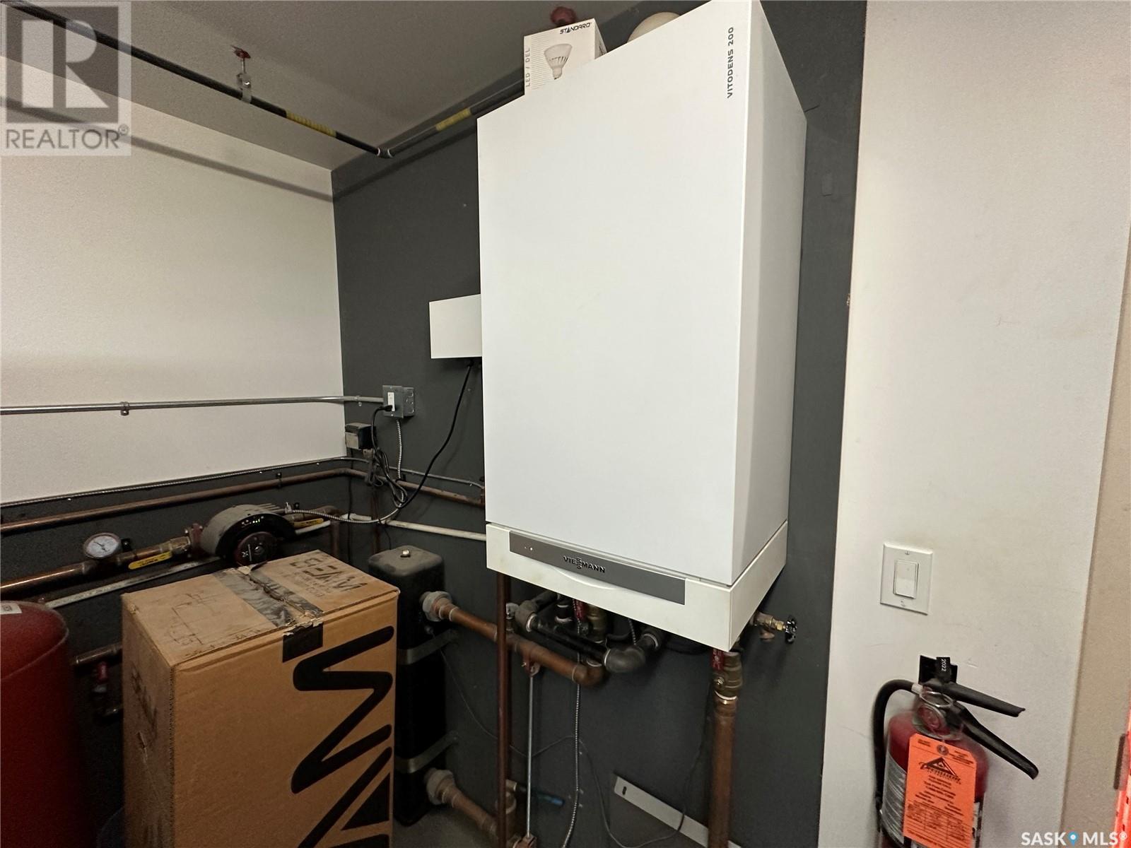 2 464 Broadway Street E Property Photo 29