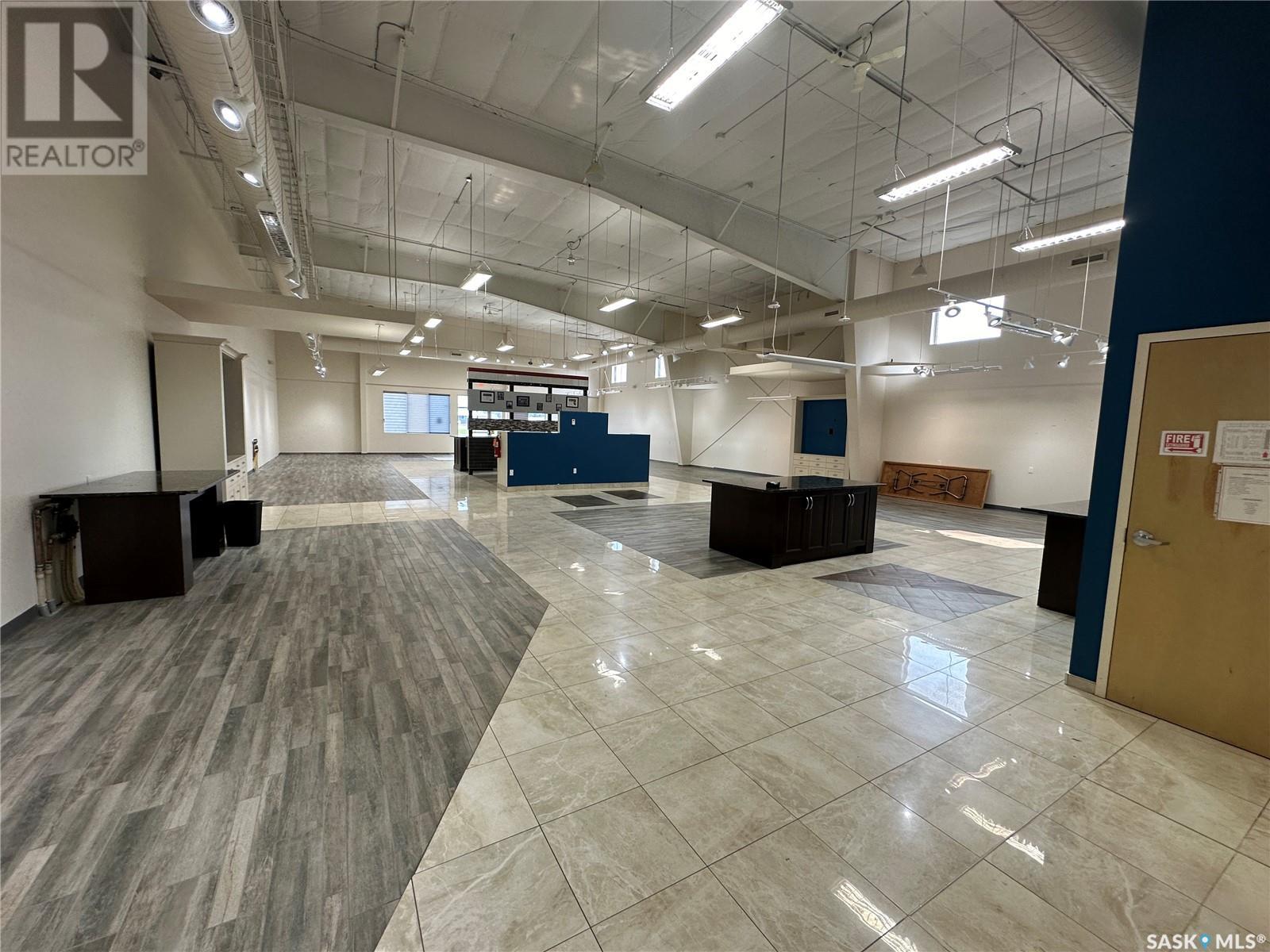 2 464 Broadway Street E Property Photo 41