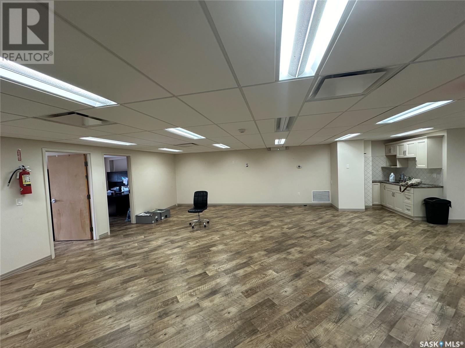 2 464 Broadway Street E Property Photo 47
