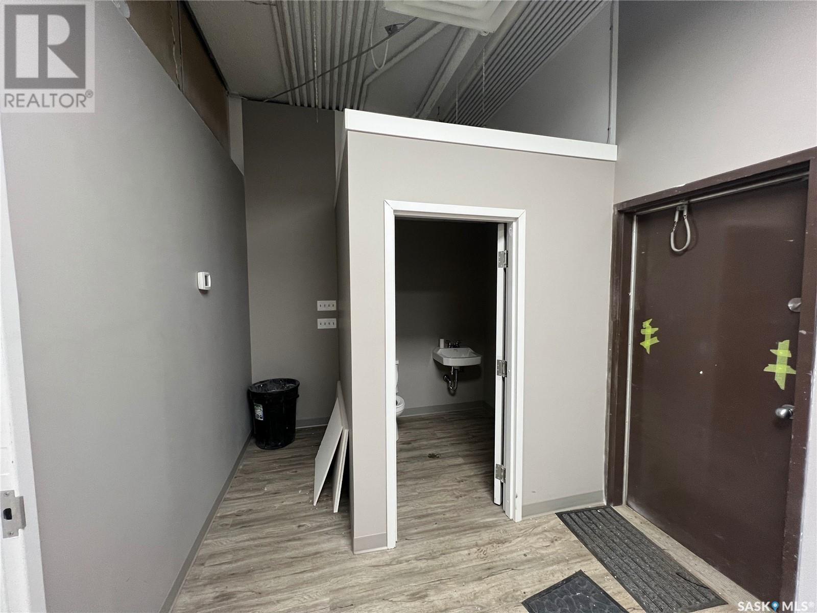 12 385 Broadway Street E Property Photo 4