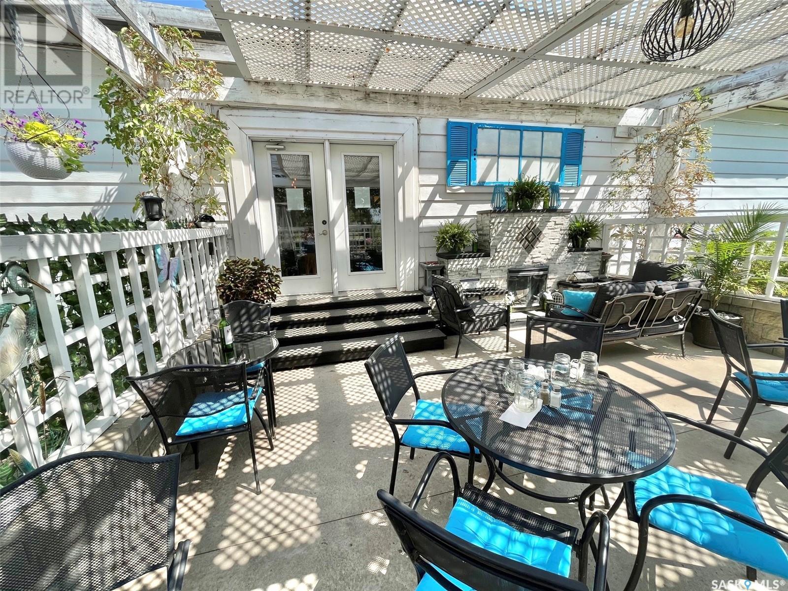 Terrace Dining Room Property Photo 17