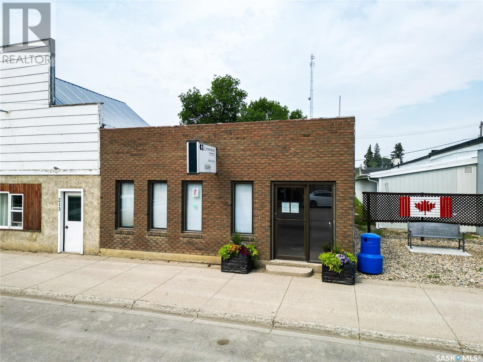 215 Main Street Property Photo