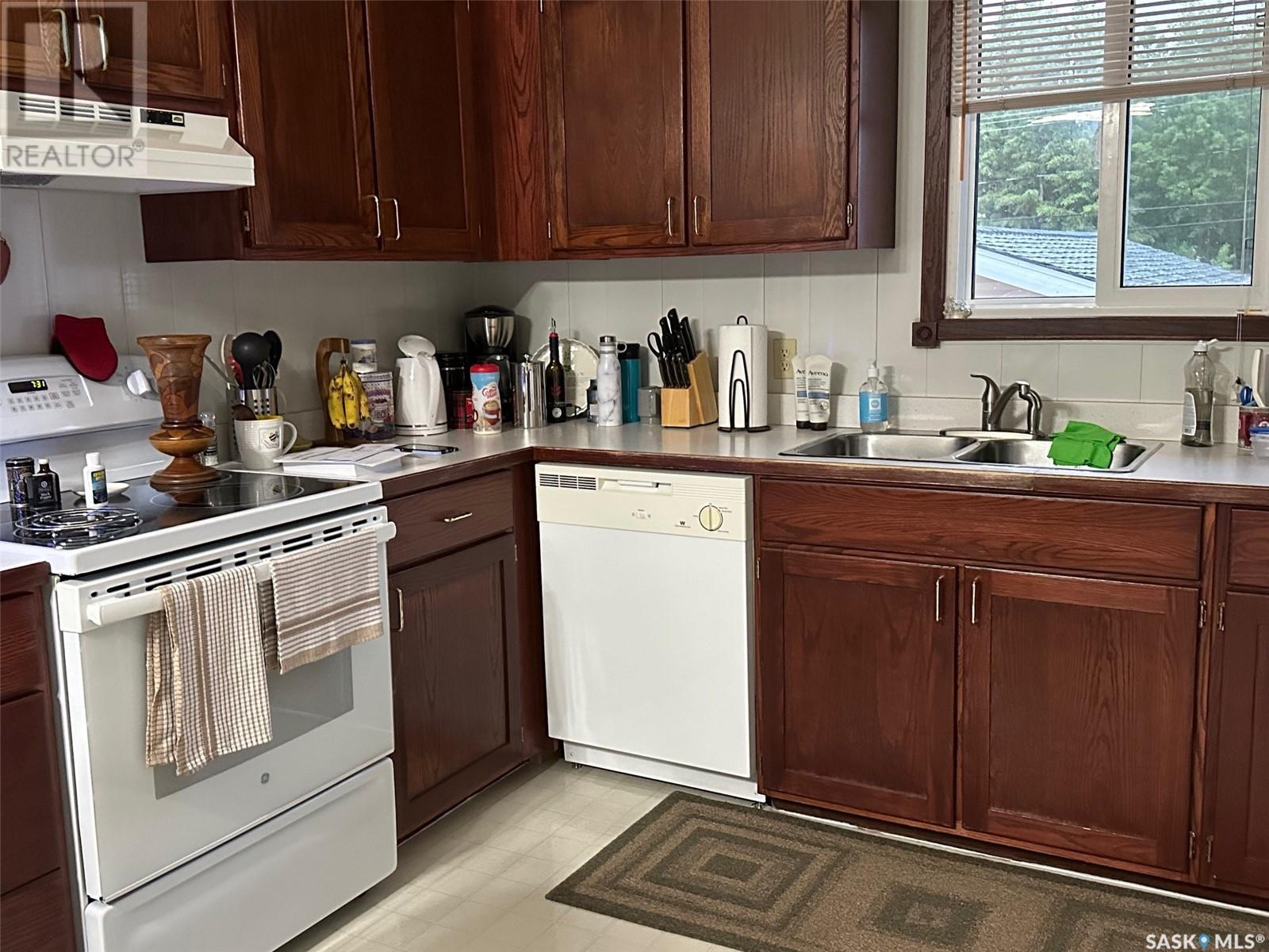 3 120 Cessna Street W Property Photo 4