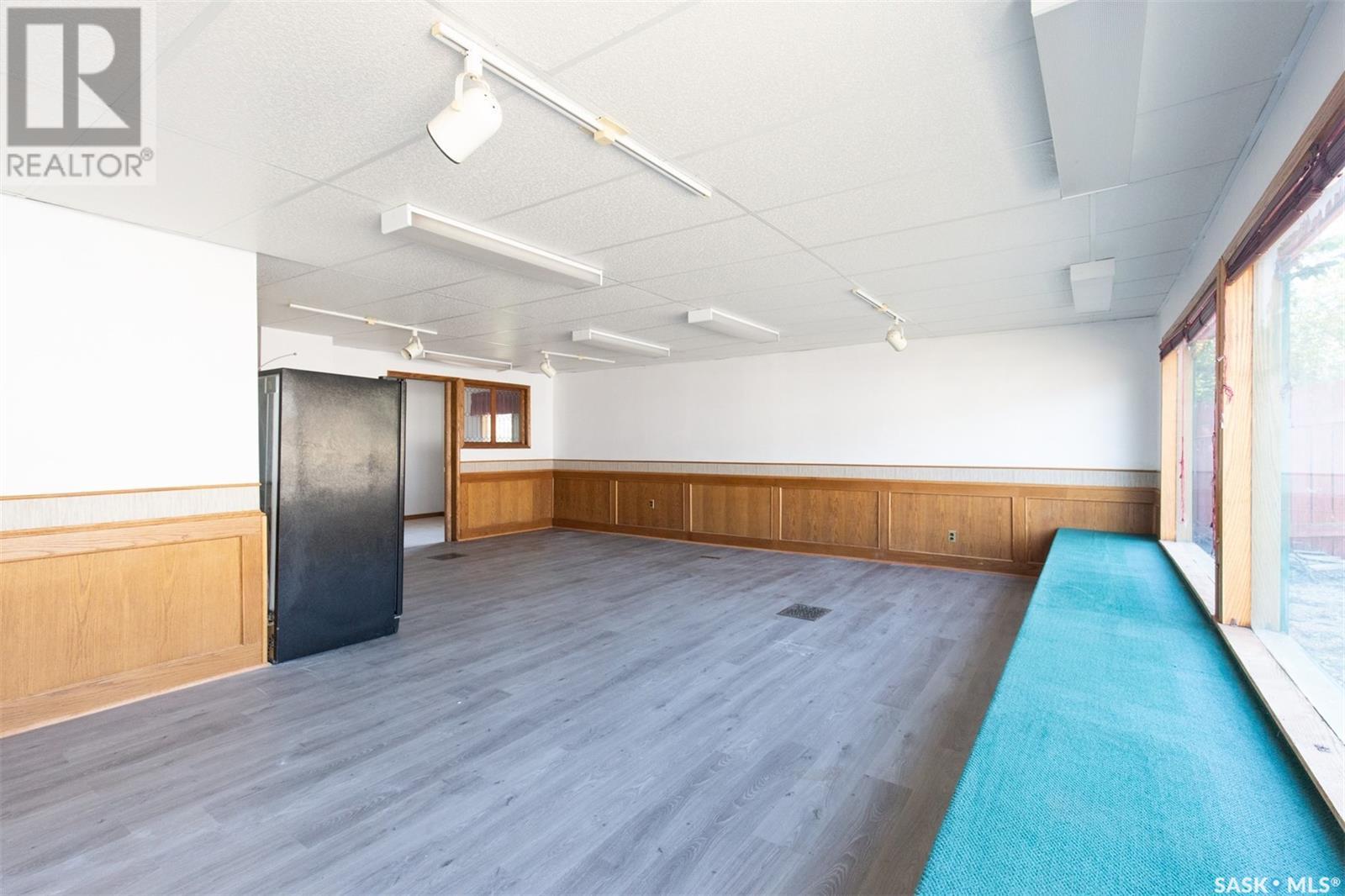 633 Caribou Street W Property Photo 2