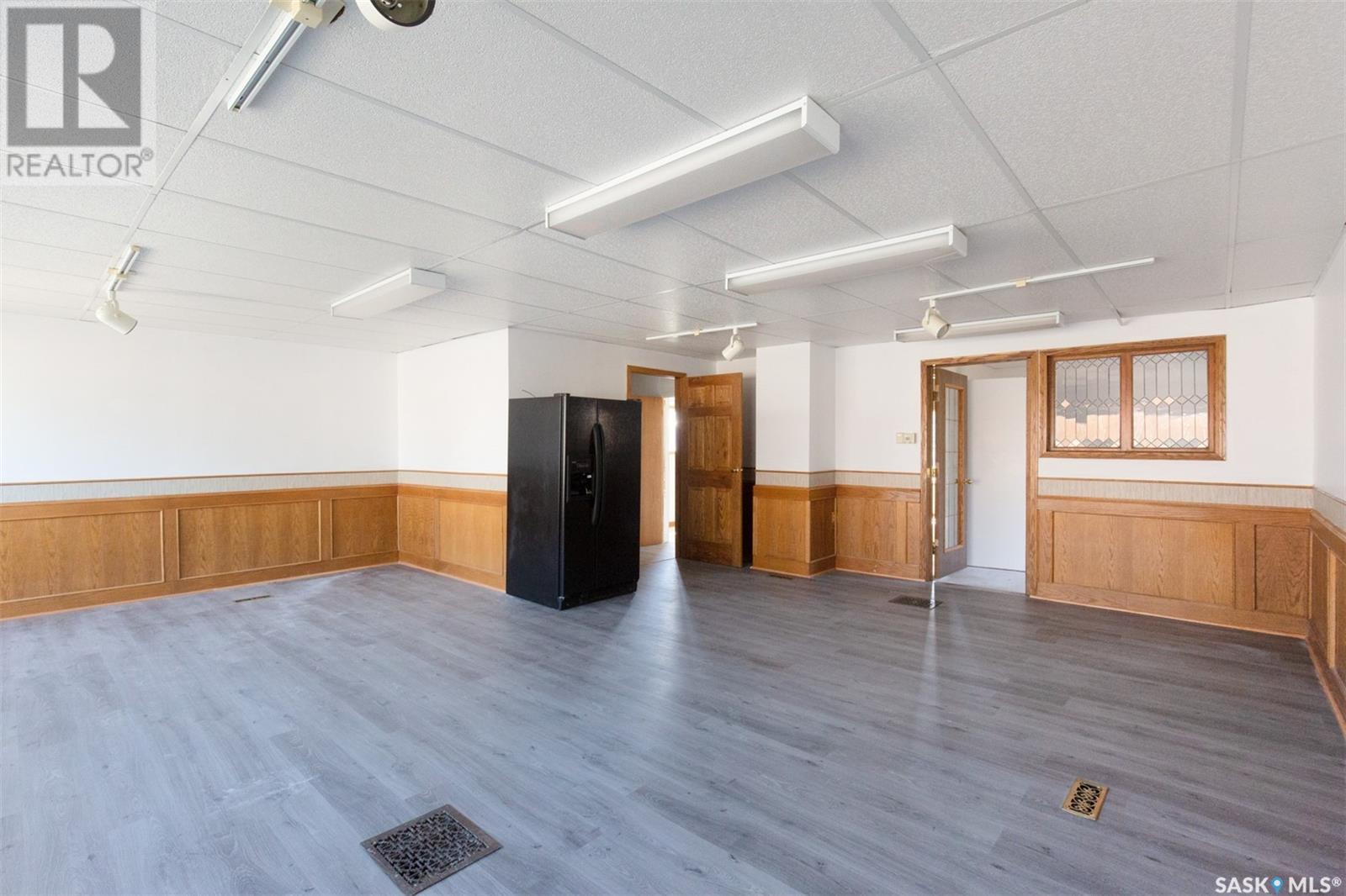 633 Caribou Street W Property Photo 3