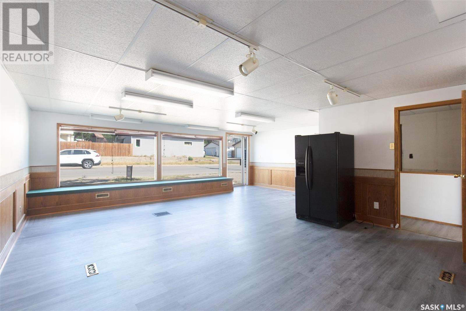 633 Caribou Street W Property Photo 4