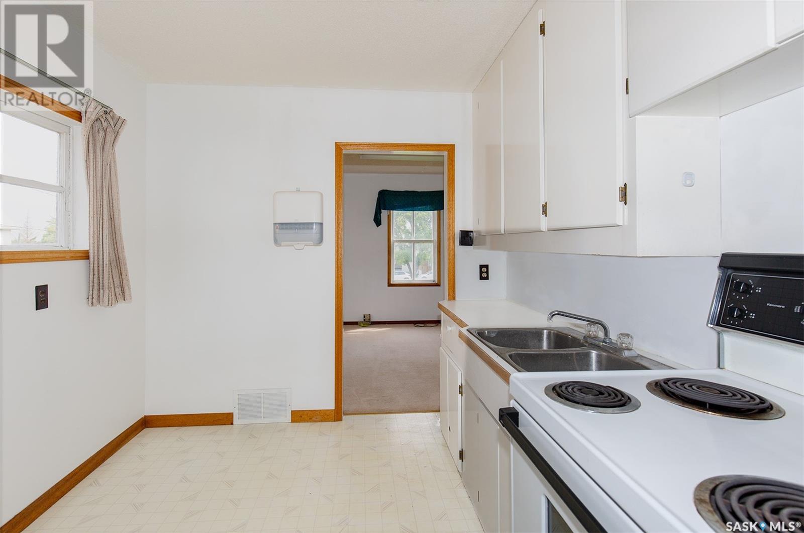 633 Caribou Street W Property Photo 6