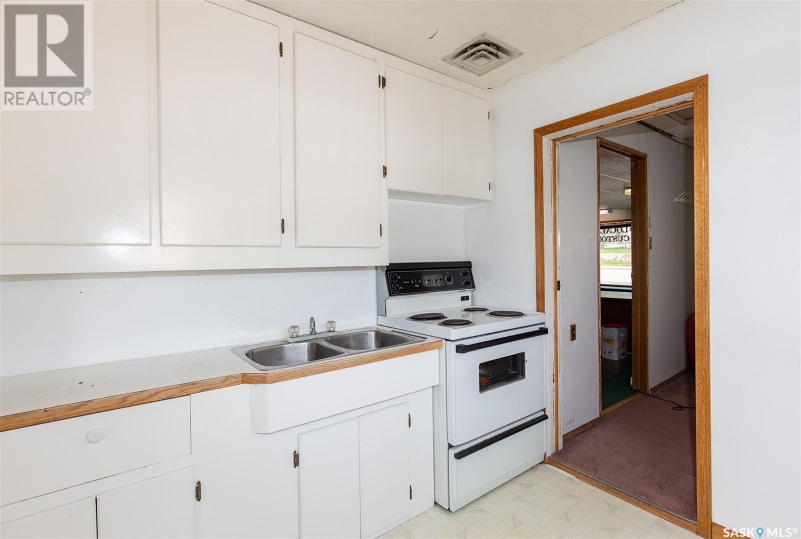 633 Caribou Street W Property Photo 7