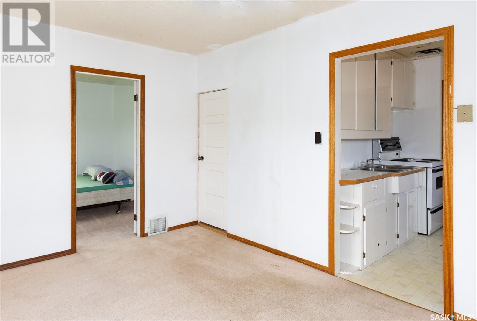 633 Caribou Street W Property Photo 10