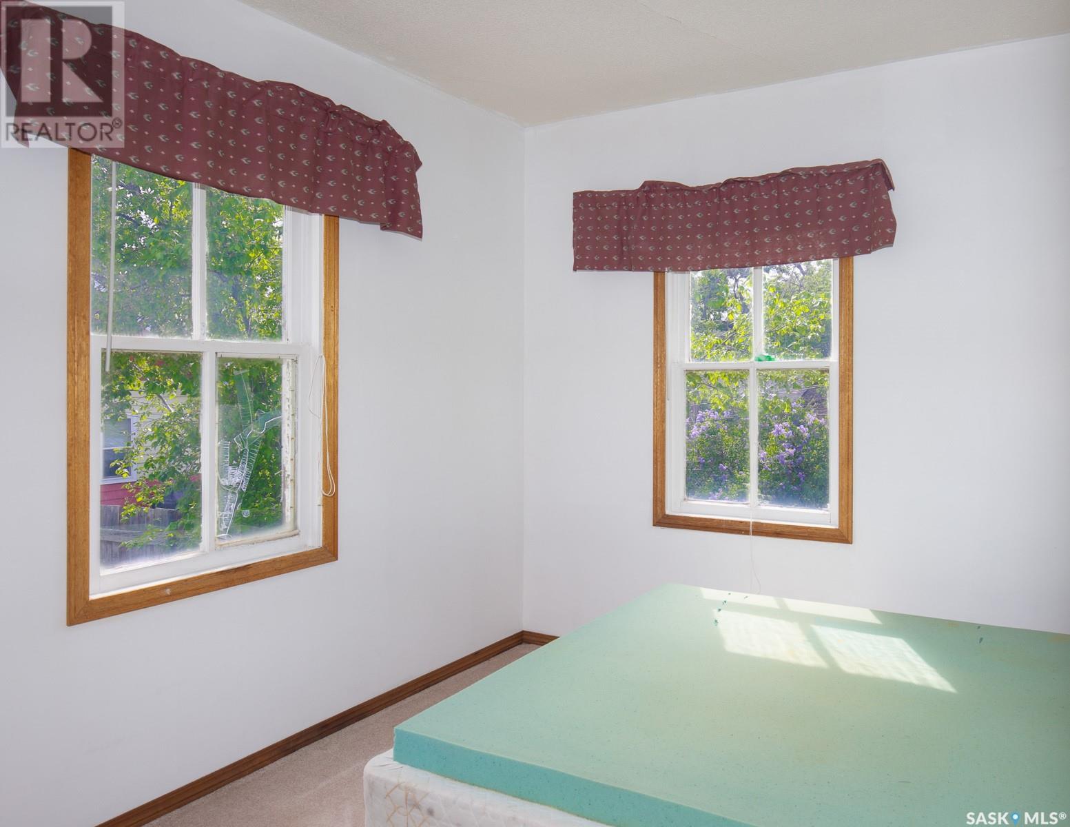 633 Caribou Street W Property Photo 11