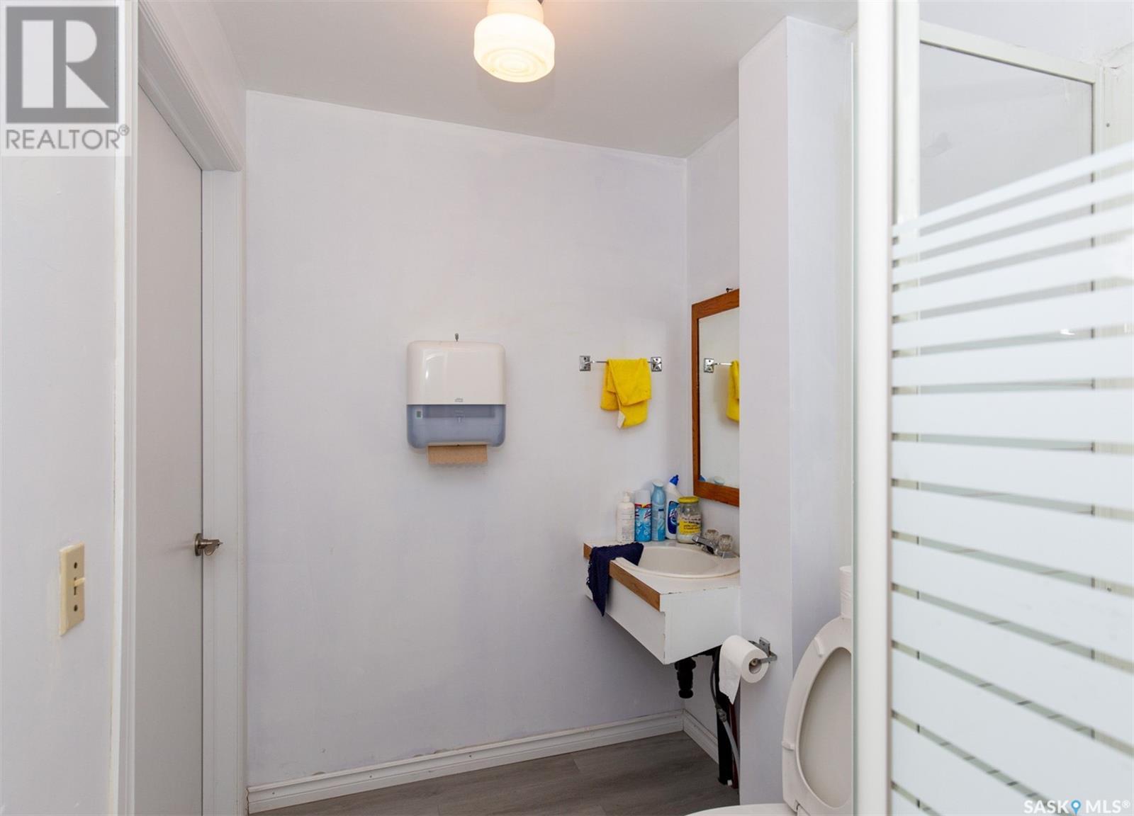 633 Caribou Street W Property Photo 13
