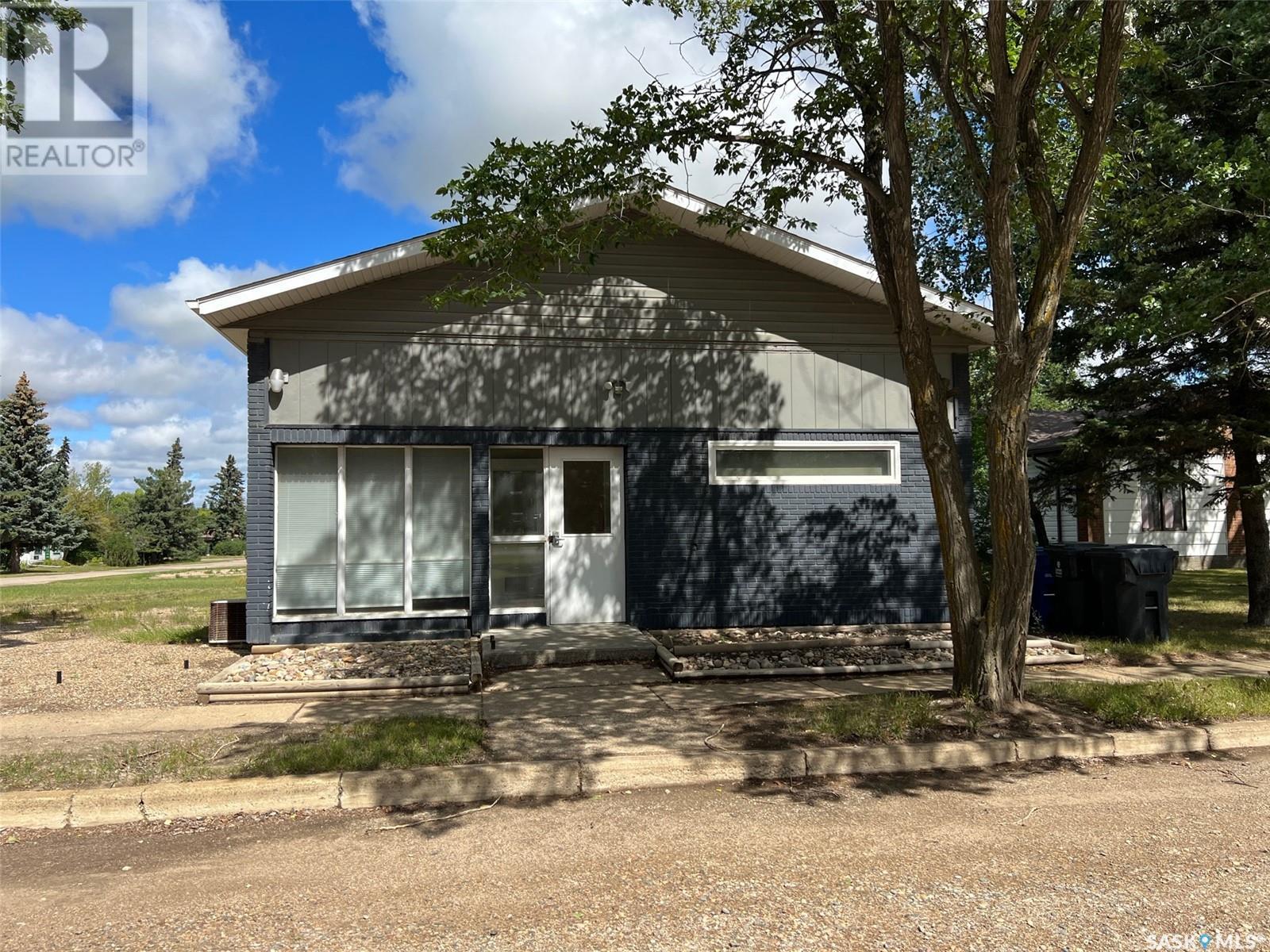 203 Railway Avenue Property Photo