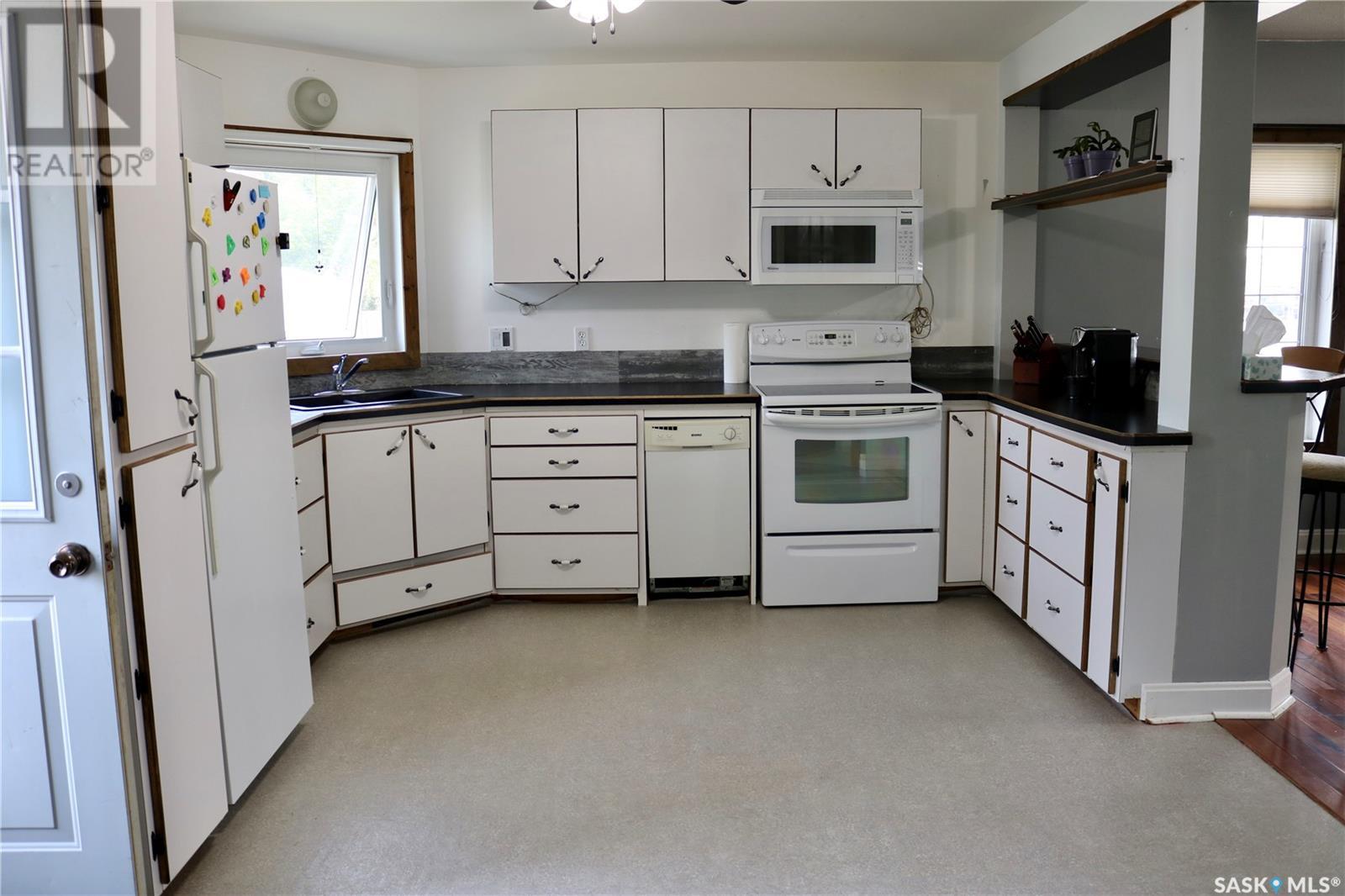 418 Railway Avenue Property Photo 8