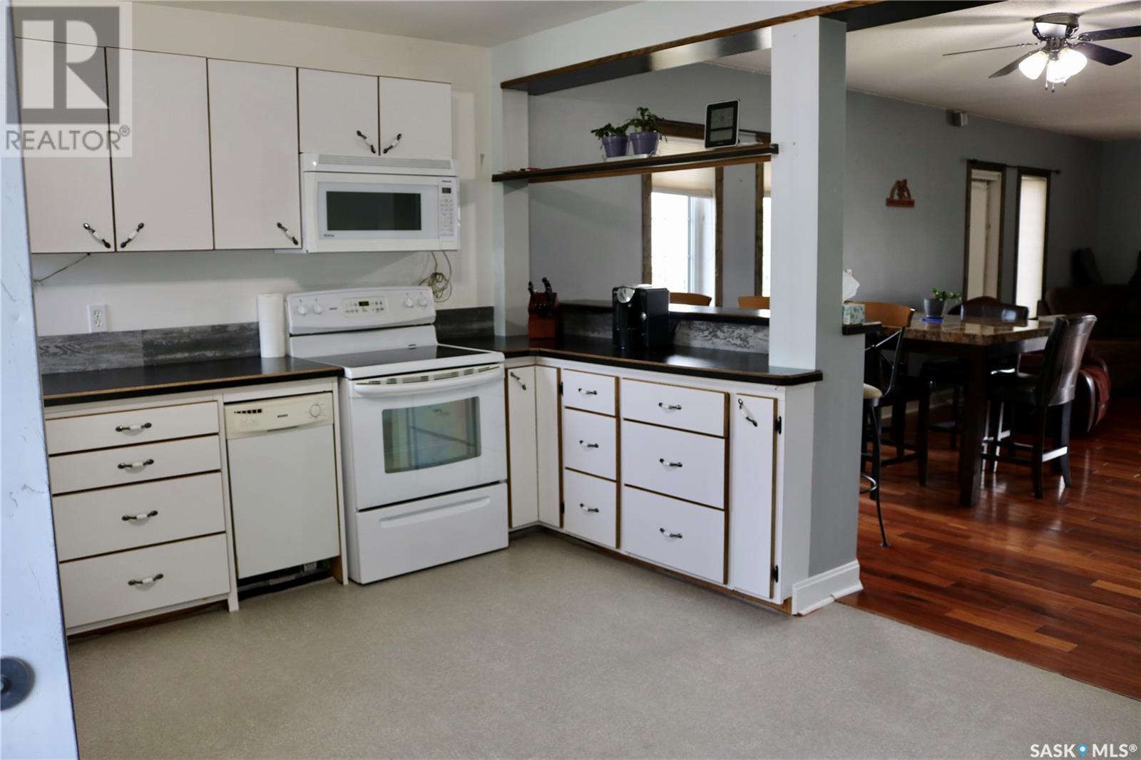 418 Railway Avenue Property Photo 9