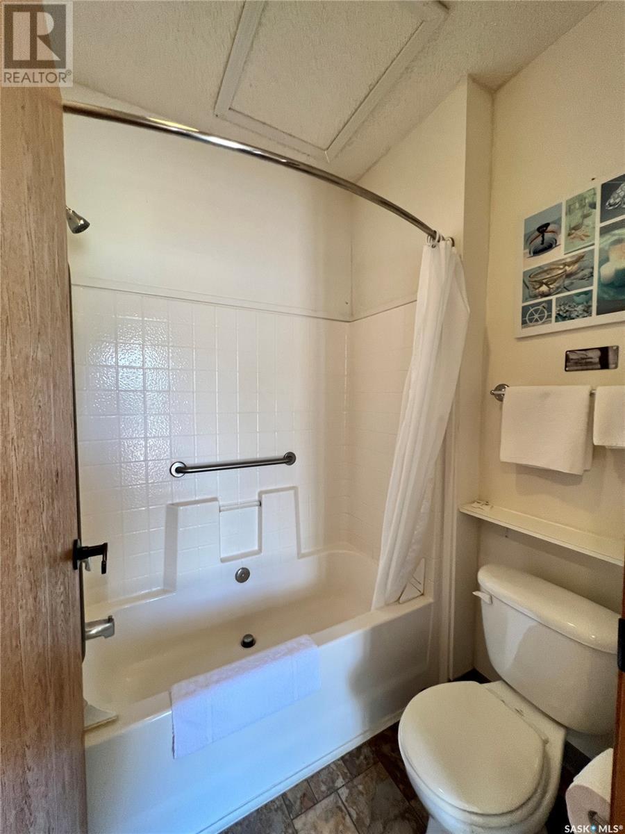 554 5th Avenue W Property Photo 9