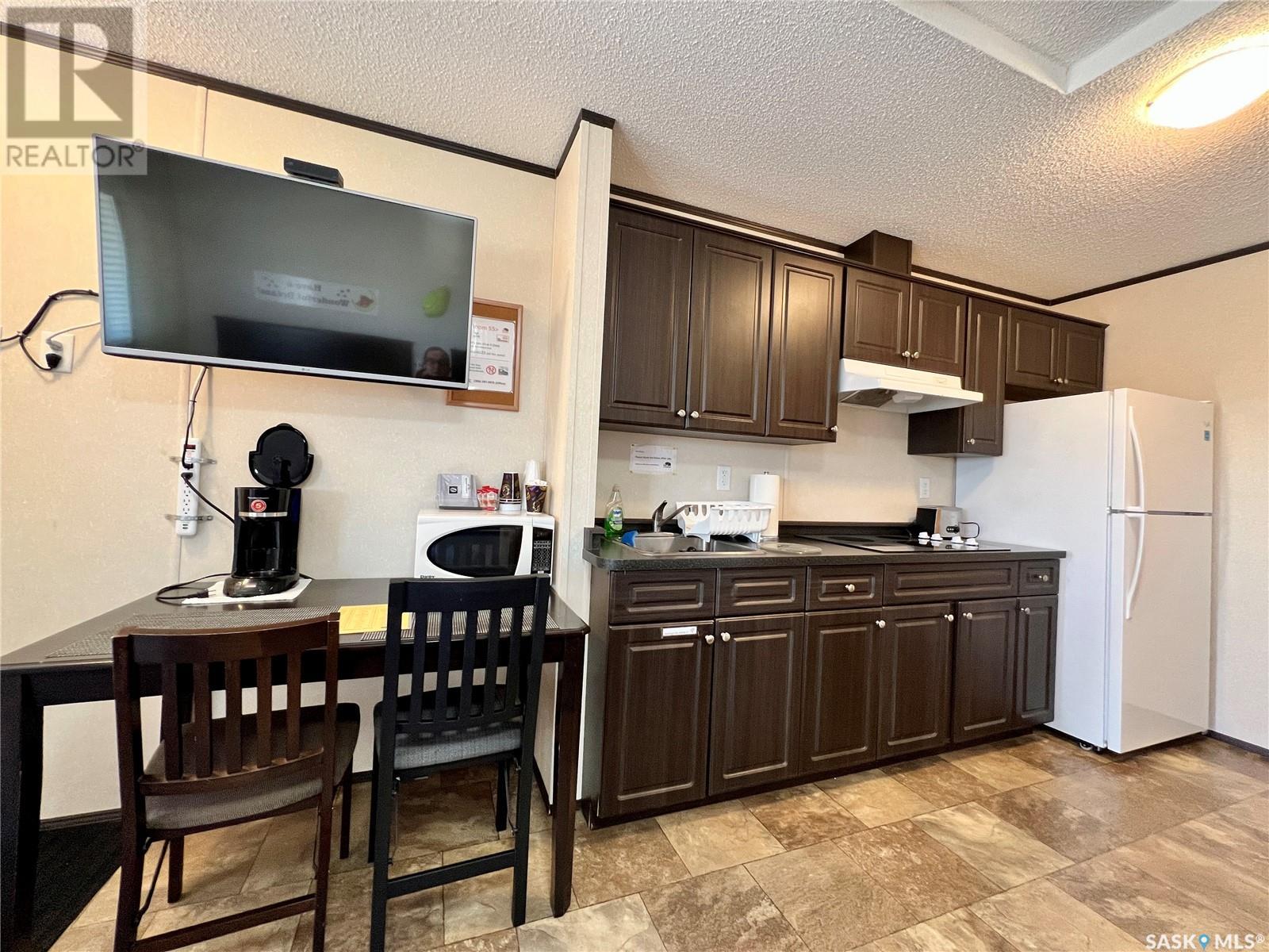 554 5th Avenue W Property Photo 11