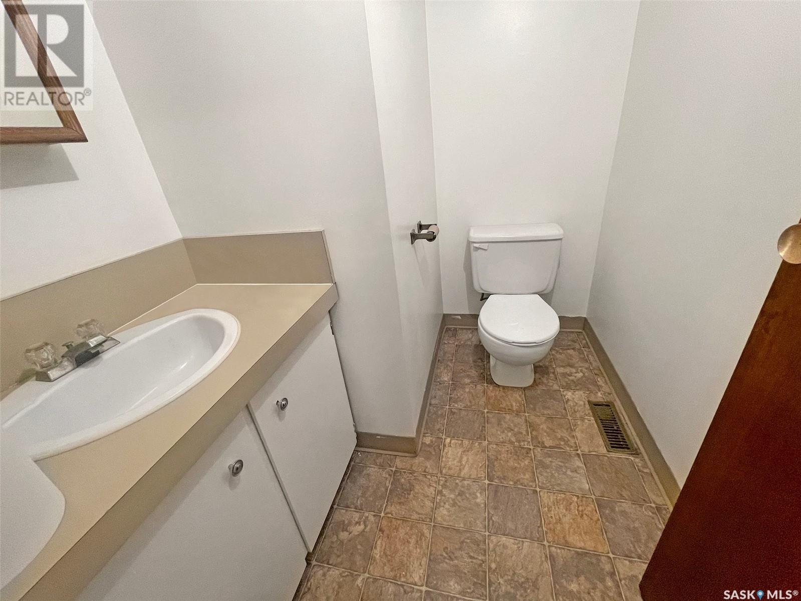 503 North Railway Street W Property Photo 6
