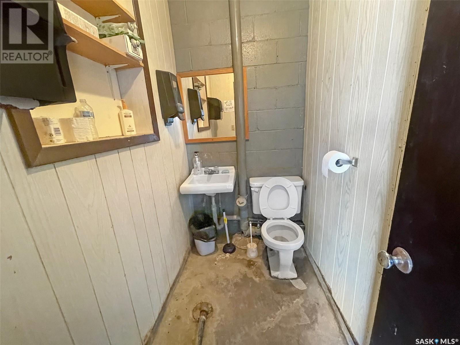 503 North Railway Street W Property Photo 14
