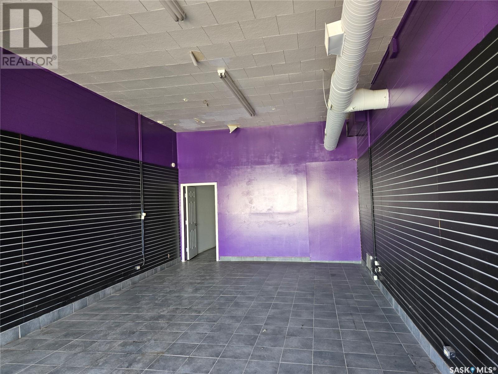 251 High Street W Property Photo 8