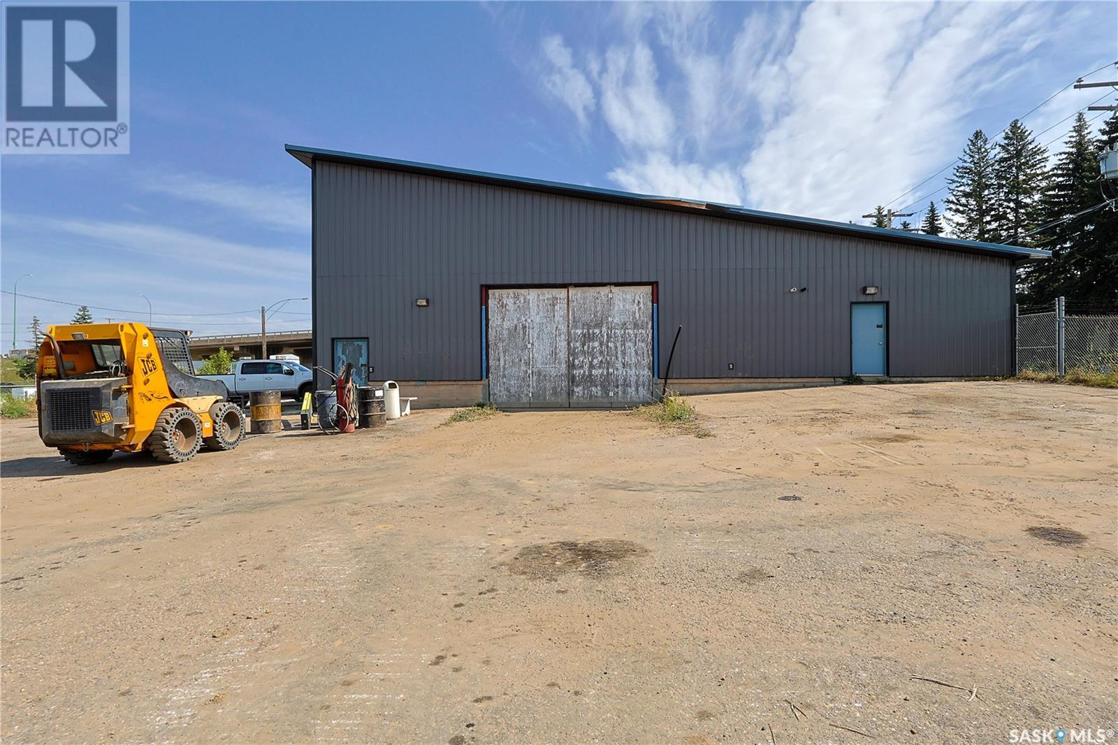 568 18th Street E Property Photo 3