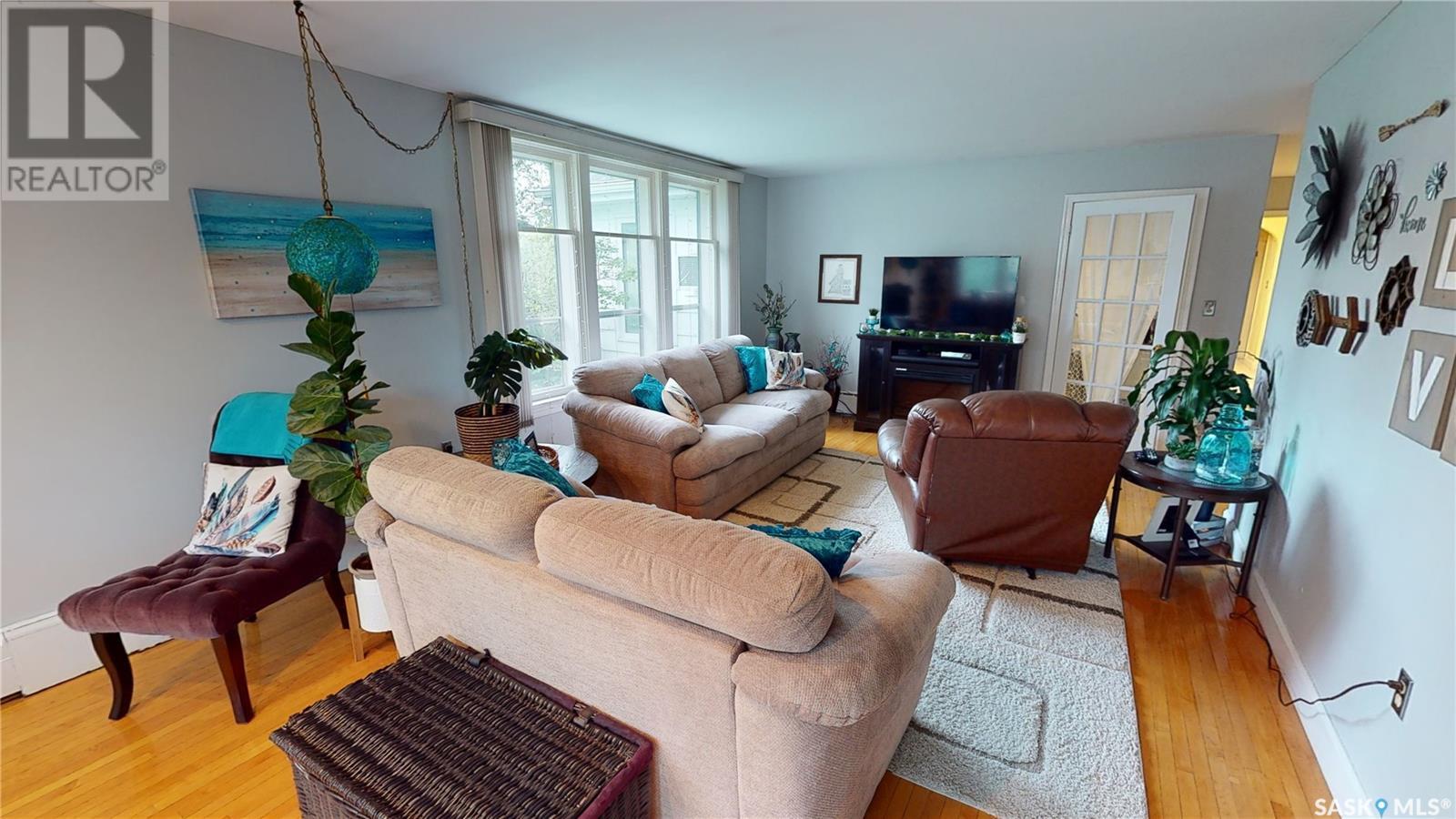 202 2nd Street E Property Photo 29