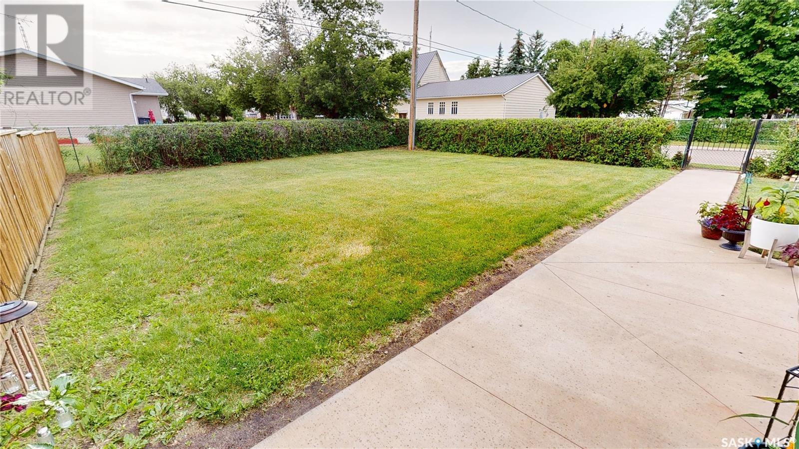 202 2nd Street E Property Photo 45
