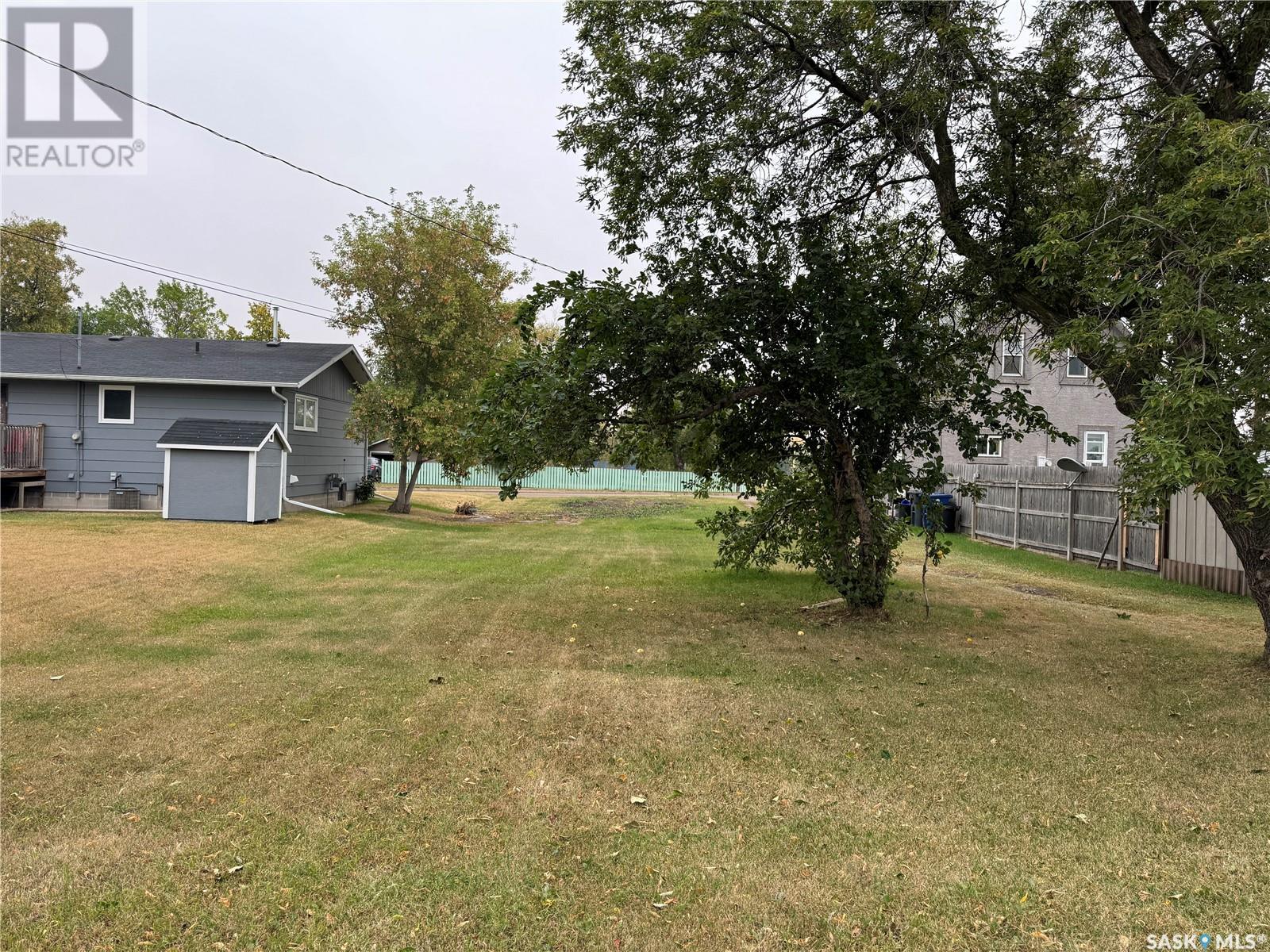 517 8th Street E Property Photo 2