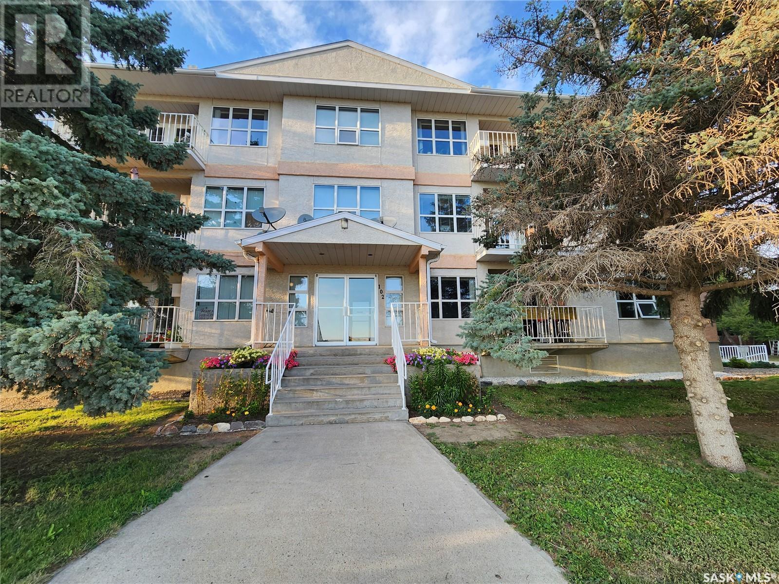 105 102 1st Avenue Property Photo 1