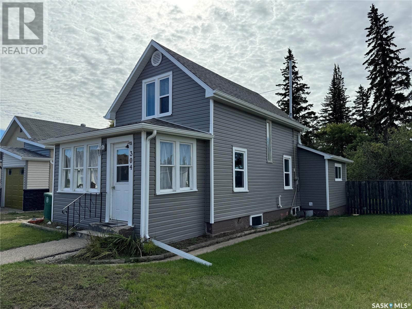 304 4th Avenue E Property Photo