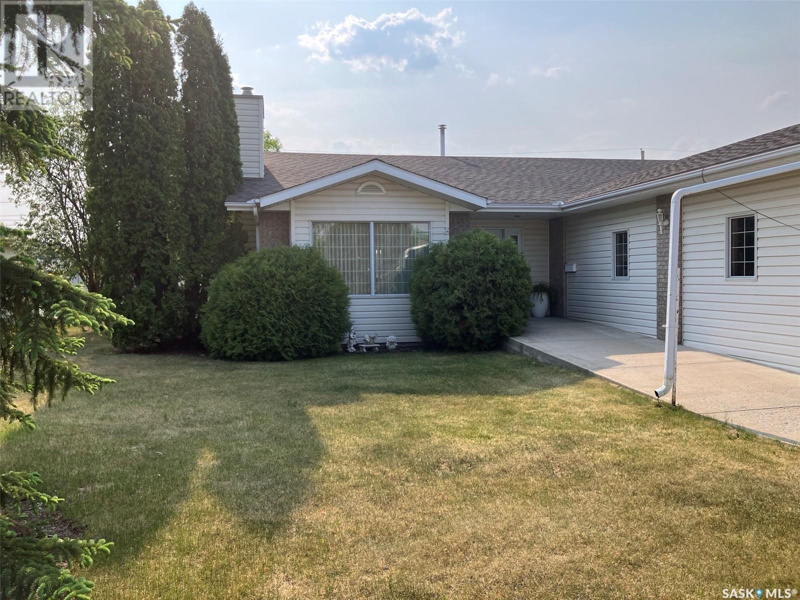 324 5th Street N Property Photo 3