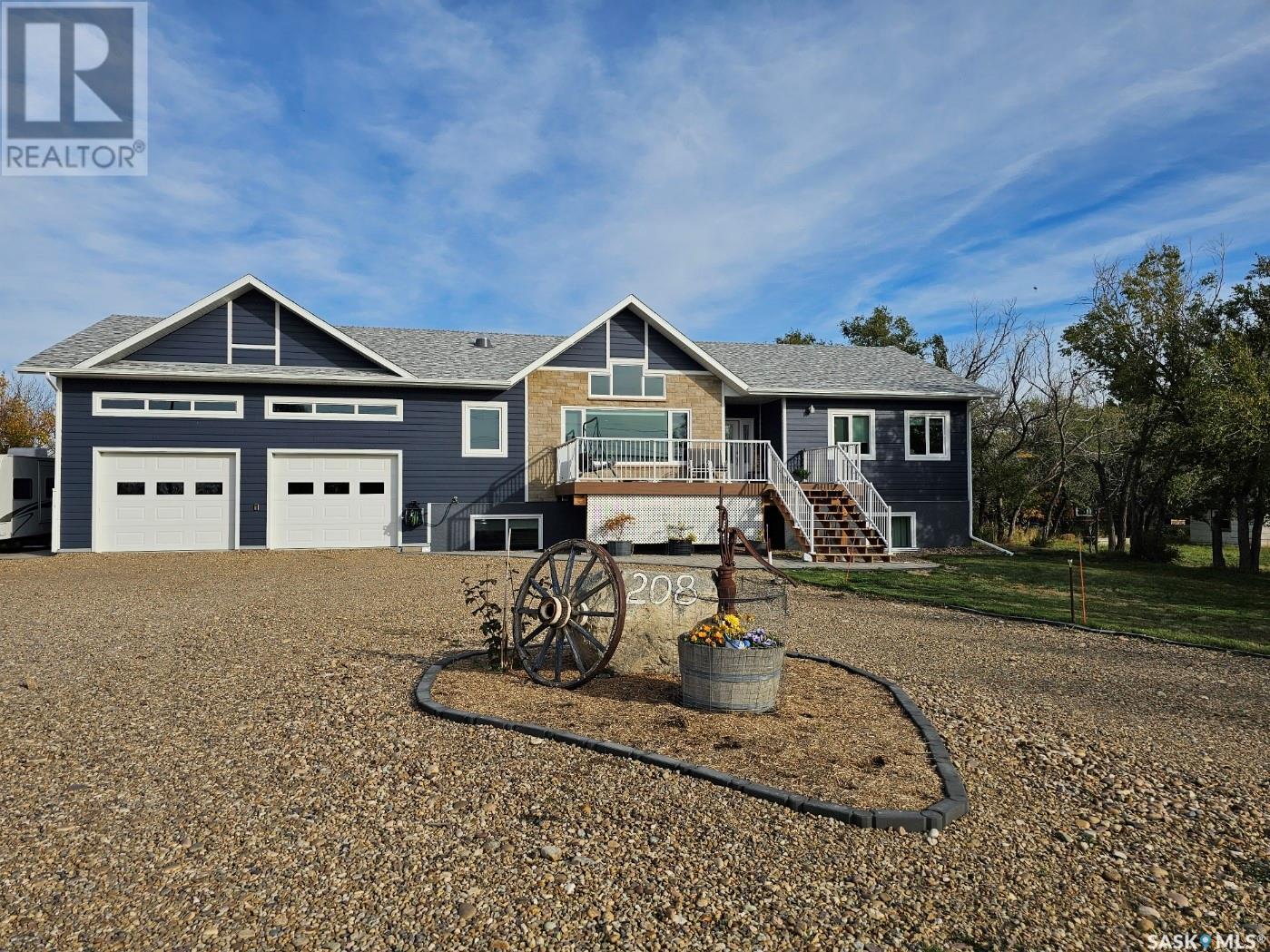 208 2nd Street E Property Photo 1