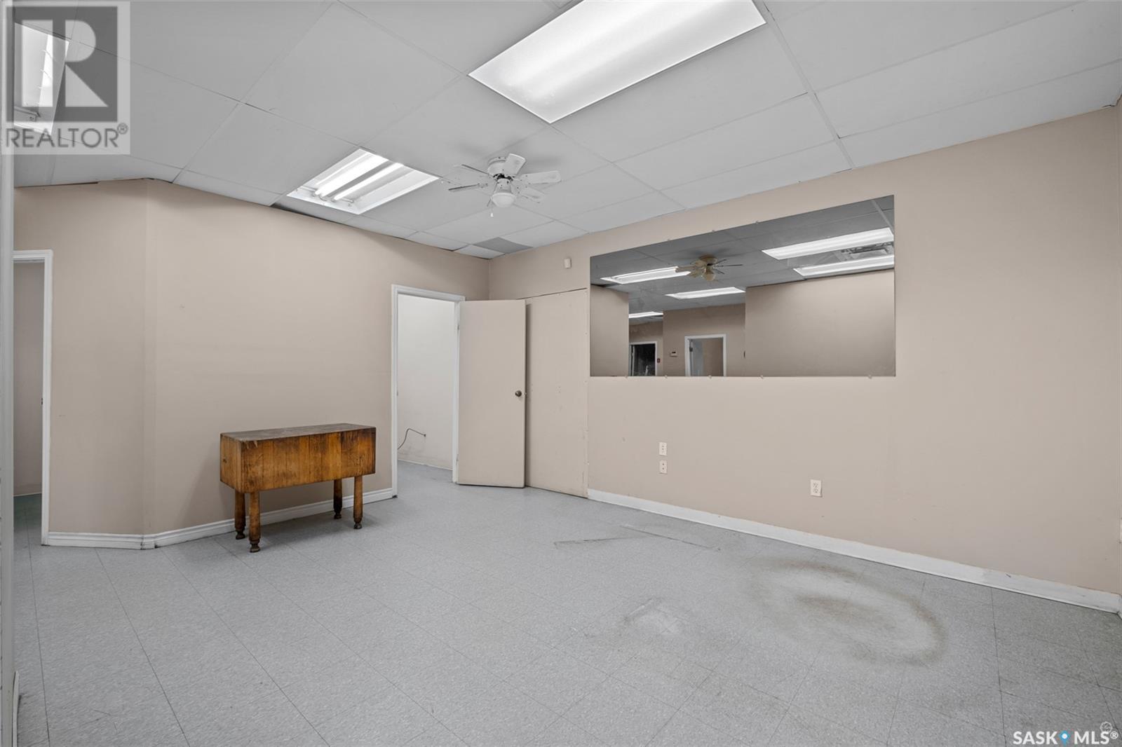 400 40th Street E Property Photo 3